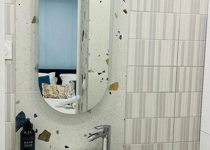 Chic Arc De Triomphe-champs Elysees Paris