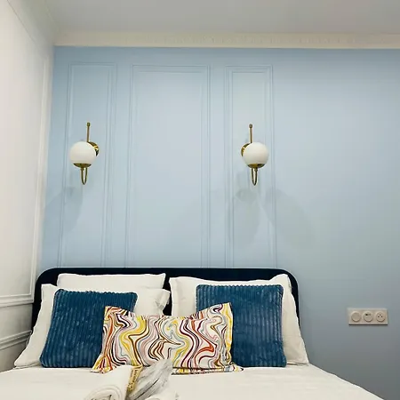 Chic Arc De Triomphe-champs Elysees Apartment *